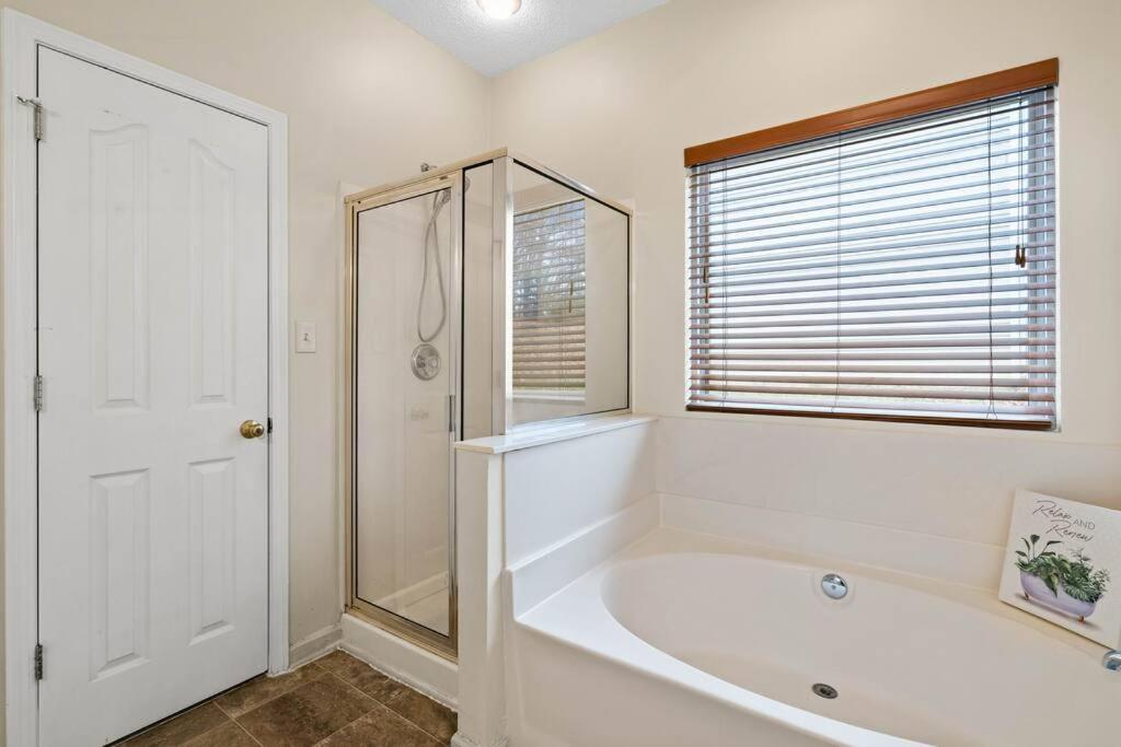 Cozy 4B 2 5B University Home King Beds Jacuzzi Charlotte Zewnętrze zdjęcie